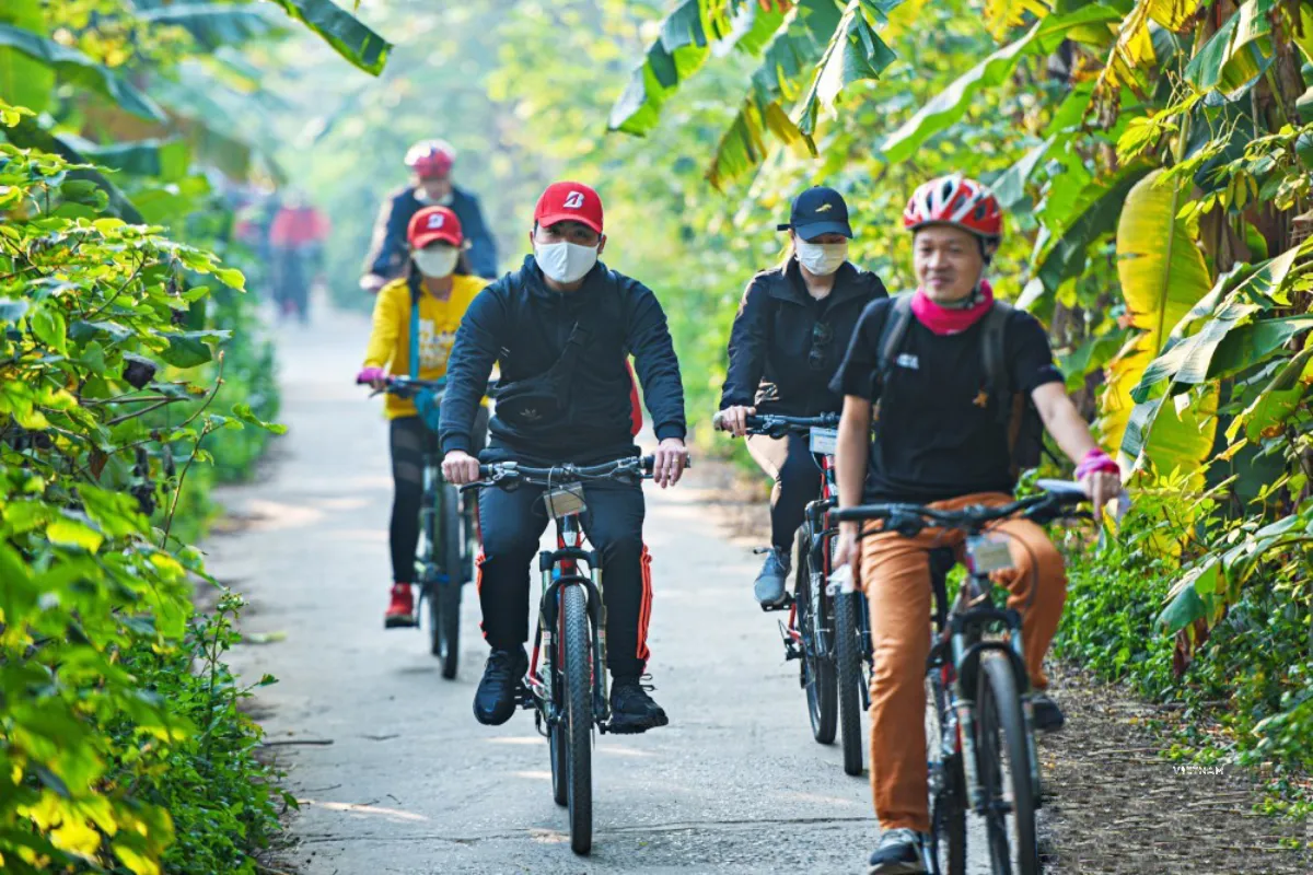 Cycling Trip Hanoi Bat Trang Ceramic Village 1 Day